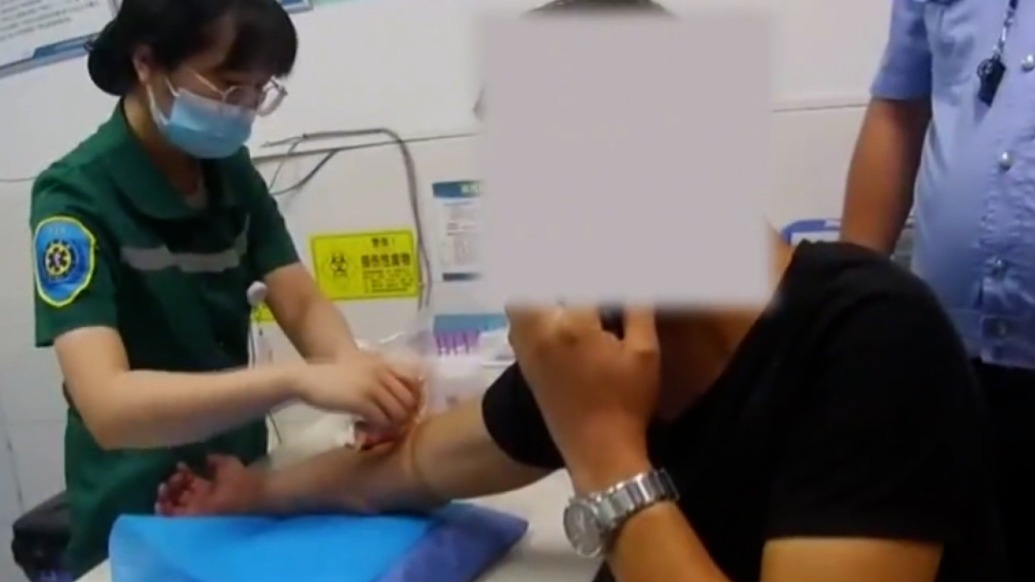 酒驾女子打电话求助,朋友醉驾赶来 “救场” 双双被查