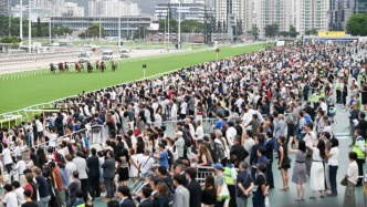廿九载蹄声不息，“马照跑”彰显香港蓬勃生机