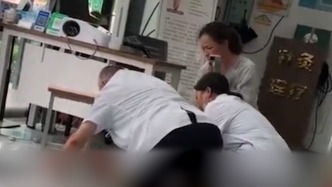 南京一诊所工作人员跪地抢救男童：心肺复苏2分14秒恢复呼吸