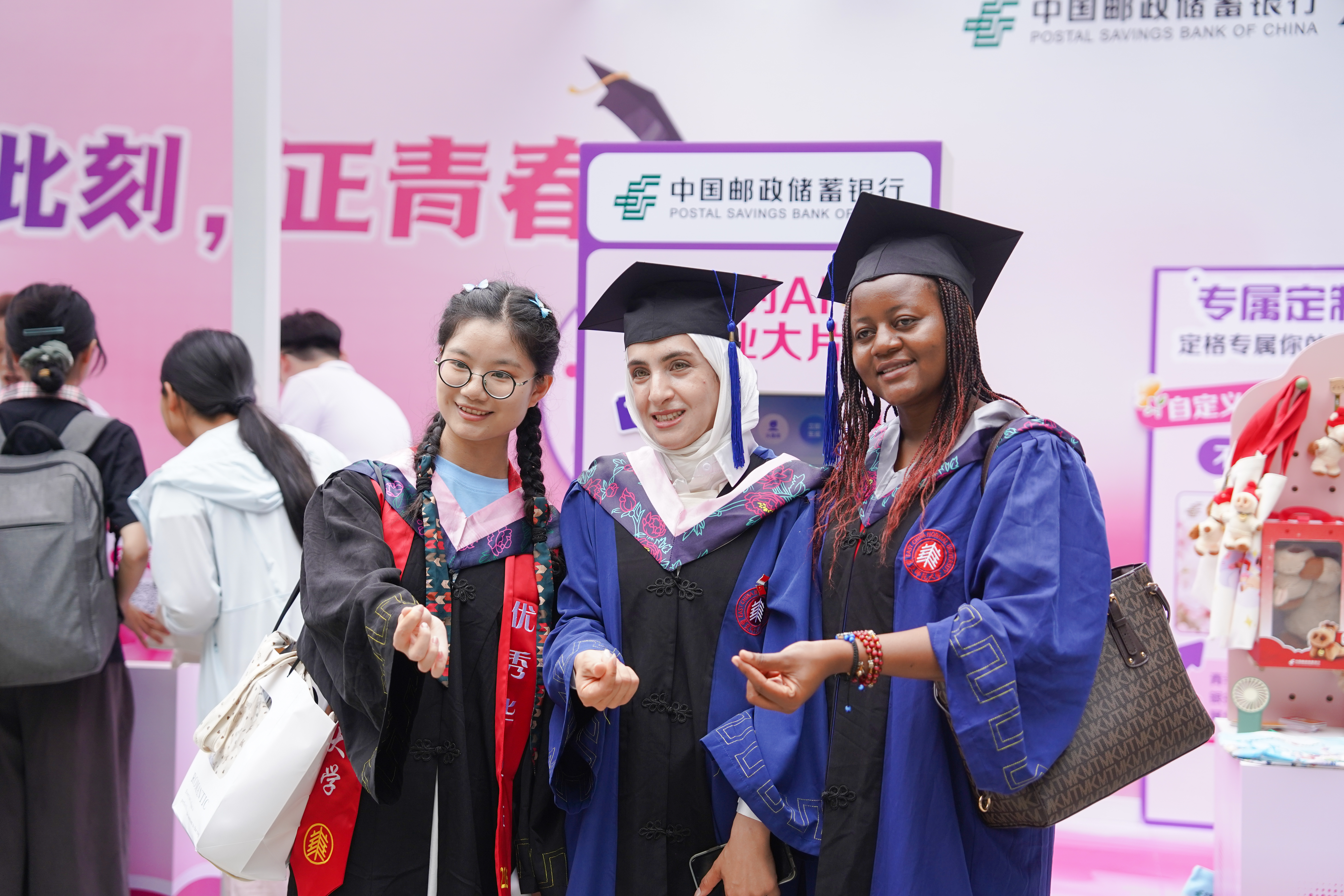 https://imgpai.thepaper.cn/newpai/image/1782976847000_HaX6xz_1782982745409.jpg