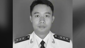 海军上校方明在执行飞行训练任务时牺牲，年仅38岁