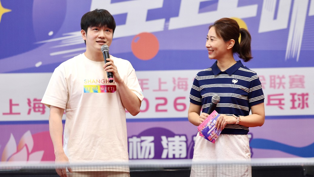 樊振东现身上海乒乓球嘉年华,现场和球迷同台对打