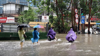 广西钦州发布暴雨红色预警，山洪地质灾害风险很大