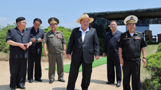 金正恩观摩“姜健”号驱逐舰战斗系统性能评估试验