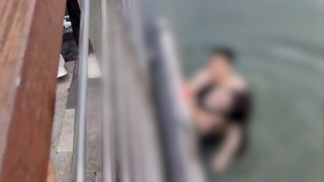 广东中山一女子坠河一男子将其救起,目击者:救人者是一名退役军人