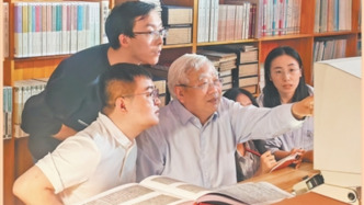 兰大教授郑炳林带领团队潜心钻研编撰《敦煌通史》，展现两千年风华