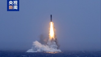 发射升空画面公布！中国海军成功组织潜射战略导弹试射