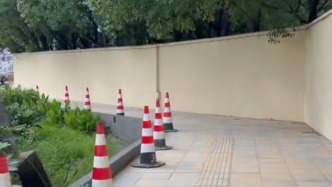 “西装爷叔”骑车蹚水后续：经连续赶工积水路面已“大变样”