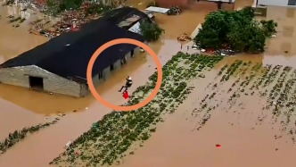 广西南宁暴雨洪水“锁”住急救路，无人机凌空“摆渡”急病村民