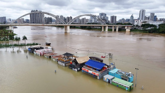 “美莎克”移出广西，受季风槽影响桂东和沿海局地仍有大暴雨