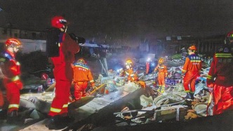 “把救人放在首位！”，龙卷风过境24小时内湖北9500人紧急集结出动