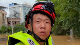 直击南宁洪灾丨汕头救援队跨越900公里到甘棠镇救灾，00后骨干队员不怕蛇却怕睡着