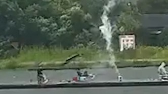 钓友雨天钓鱼险被雷击中，钓场老板：附近装有避雷针，所幸仅受轻微伤