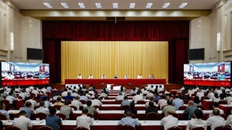 甘肃连夜召开省委常委会（扩大）会议，以视频形式开至县一级