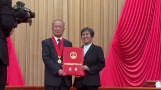 国家最高科学技术奖获得者贲德：感谢我老伴；夫人：好了快别说了
