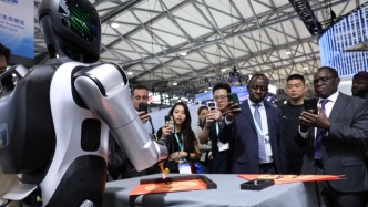 经纬度：AI硬件、机器人出海，上海外贸新引擎动力十足