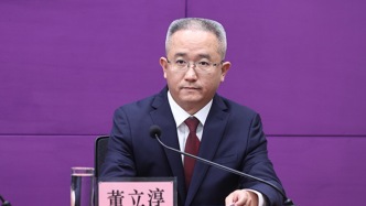 商务部新闻发布会上，许昌副市长介绍培育胖东来经验