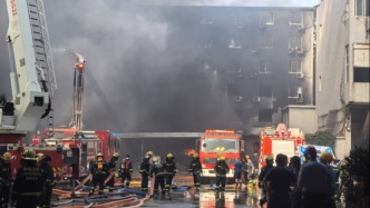 福建晋江鞋厂火灾现场疏散213人，500余人投入救援