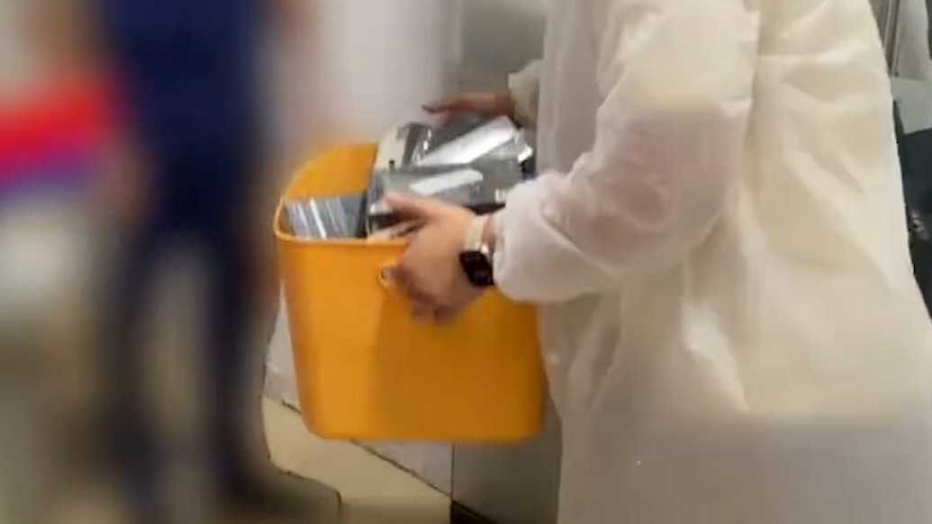 一份“满格”的爱心!广西贵港一数码店老板向救援人员捐出30个充电宝
