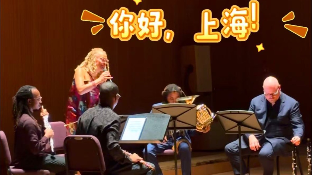 台风把演出吹到线上,空场直播浪漫依旧