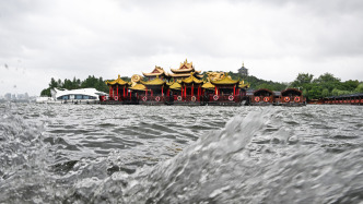 今晨7时，“巴威”在杭州桐庐境内，多地发布暴雨红色预警