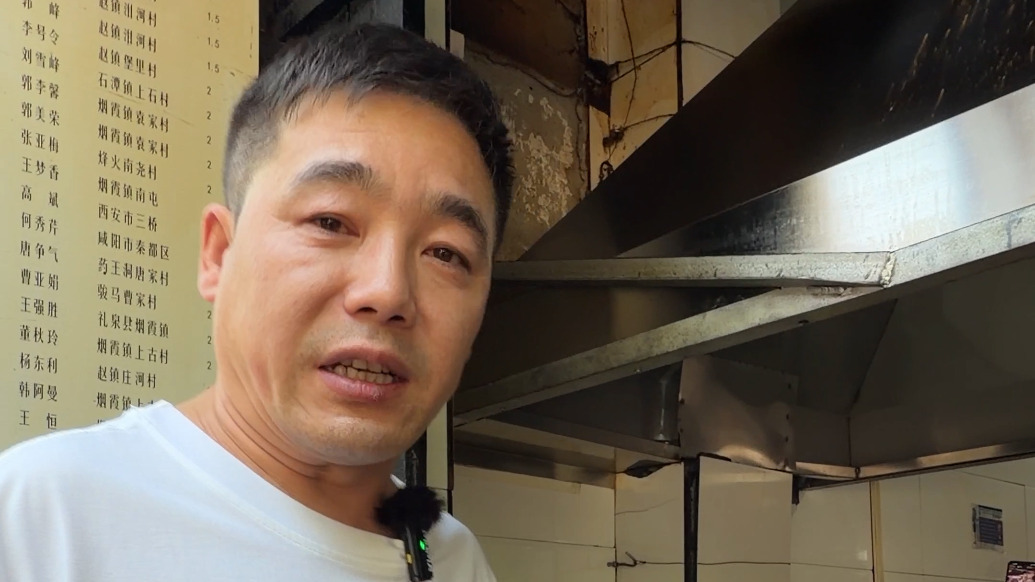感知幸福中国陕西行｜日销8000根麻花！40平米小店凭的是什么？实探袁家村的“排队王”