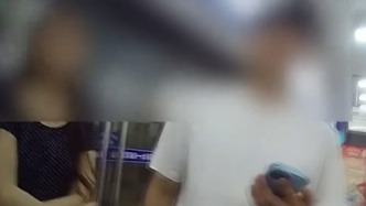 实习期上高速，司机怕被查在车内换座致车辆滑行发生追尾