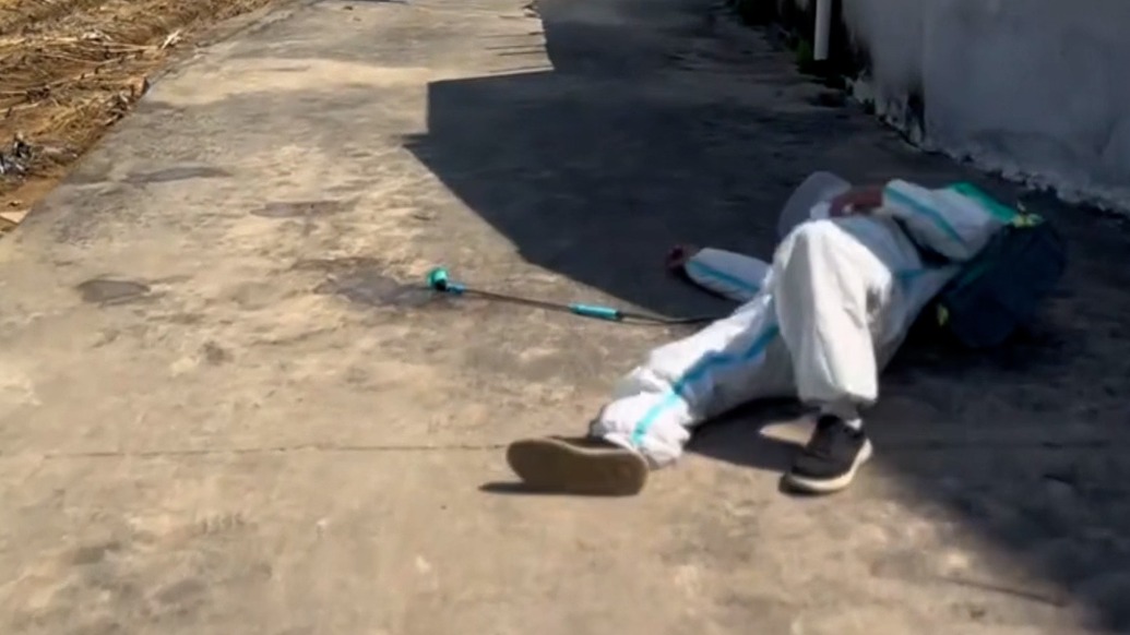 救援队员在广西横州做消杀时晕倒，同事：低血糖加上有点中暑，已无大碍