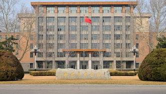 中央党校（国家行政学院）举行2026年春季学期毕业典礼，蔡奇出席并为学员颁发毕业证书
