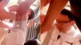 两岁幼童跌落高铁站台，列车长纵身跃下托举安全救出