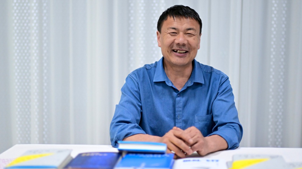 对话|“外卖诗人”王计兵获鲁迅文学奖:写作38年,50岁送外卖,将继续送餐并重启长篇小说写作