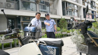 从施工调解到新生儿接种疫苗，民警在旧改小区“全周期服务”