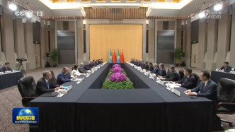 习近平会见哈萨克斯坦总统托卡耶夫