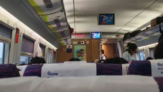 出差返沪途中，上海医生在高铁上救治突发心脏病的乘客