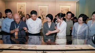 八大山人诞辰400周年特展在江西省博开幕，《河上花图》卷高仿画首发