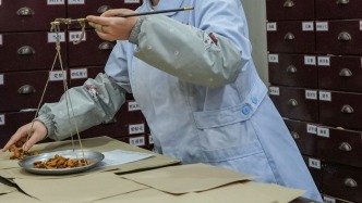 用开水浸泡中药饮片，汤药效果更佳……是真是假？| 谣言终结站