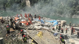 重庆彭水山体崩塌现场已搜救出7名被困者