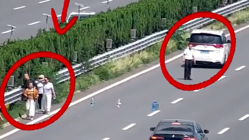 7人滞留高速路故障车后方，交警喊话撤离，仅过去2分钟该车遭追尾