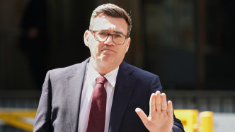 安迪·伯纳姆当选英国工党党首，将出任英国首相