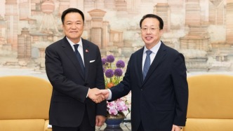让“中泰一家亲”更加深入人心，龚正市长会见泰国总理阿努廷