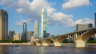 湖南上半年GDP为27033.6亿元，同比增长2.7%