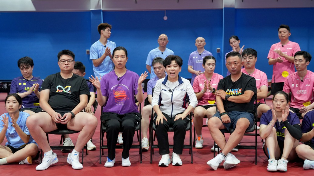 乒乓球嘉年华集训观看全锦赛男双比赛，众导师寄语乒乓爱好者