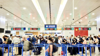 浦东国际机场口岸今年出入境人员突破2000万人次,领跑全国空港