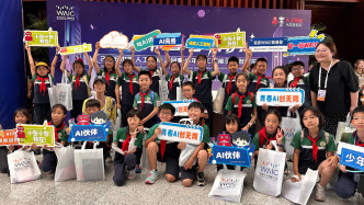 从小学生到院士，筑起WAIC的两层叙事