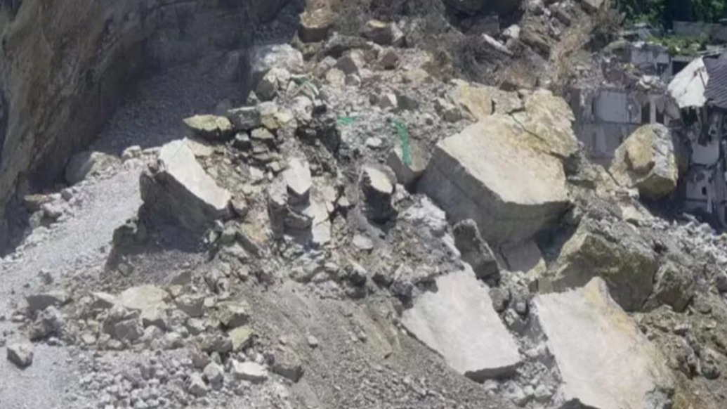 重庆彭水山体崩塌巨石新一轮爆破成功