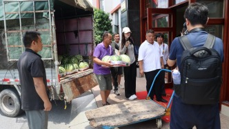 直播丨一毛两毛没人要，一元一斤抢着收！河南滞销西瓜遇上“反向砍价”的人