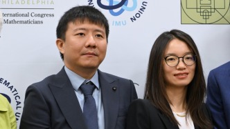 北京大学发文祝贺校友王虹、邓煜荣获菲尔兹奖