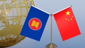 大外交｜王毅的马尼拉时刻：阐明南海问题立场，展现中国“稳定性与确定性”