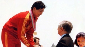 历史上的今天｜1984年7月29日，许海峰为中国赢得第一枚奥运会金牌