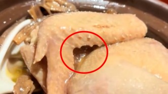 成都一商家回应“鸡汤肉块附着冰块”：当天提前熬好放冰箱保存